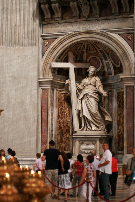 туристы в Соборе Святого Петра Ватикан (столица), Ватикан