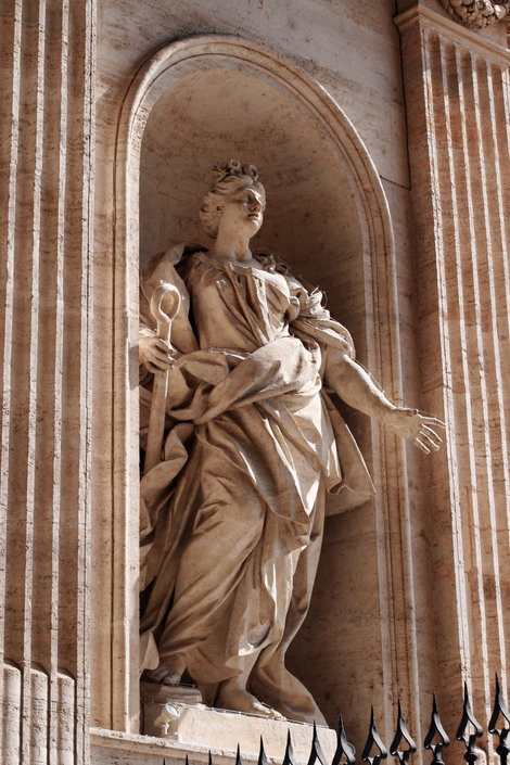 скульптура у главного входа в Собор Святого Петра Ватикан (столица), Ватикан