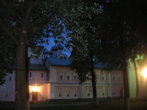 Вечерний кремль. Здания, отделяющие митрополичий двор от Соборной площади.