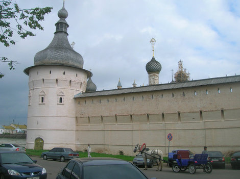 Кремлёвская стена с угловой башней Ростов, Россия