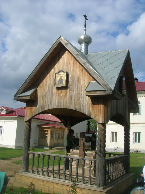 Колодец над святым источником Ростов, Россия