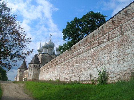 Борисоглебский монастырь. Стена вокруг обители Ростов, Россия