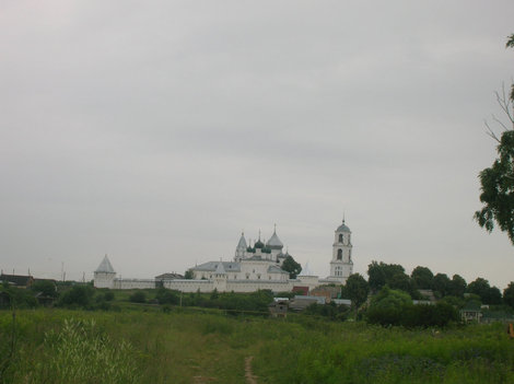 Вид на монастырь с тропинки Переславль-Залесский, Россия