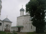 Никитский собор и фрагмент Благовещенской церкви (слева)