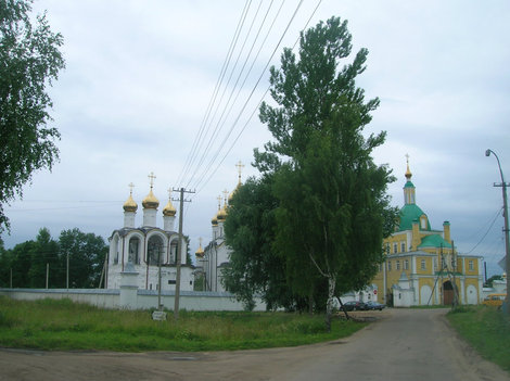 Вид на монастырь с улицы Гагарина Переславль-Залесский, Россия