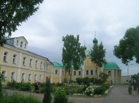 Благовещенская церковь и келейный корпус (слева) Переславль-Залесский, Россия