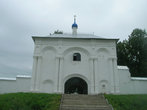 Святые ворота с надвратной церковью Тихоновской Божьей Матери