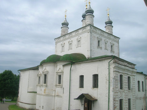 Вид на церковь Всех Святых со звонницы Переславль-Залесский, Россия