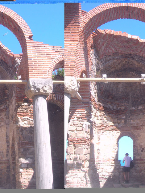 Руины церкви, которая так и не была освящена Несебр, Болгария