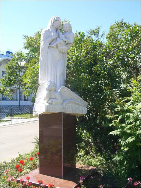 Статуя на входе в монастырь — Благодатная Господь с Тобою Татарстан, Россия