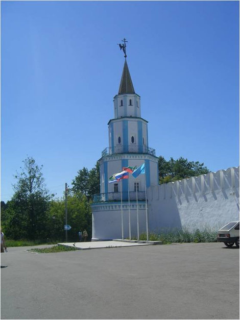 Часть стены монастыря с башней Татарстан, Россия