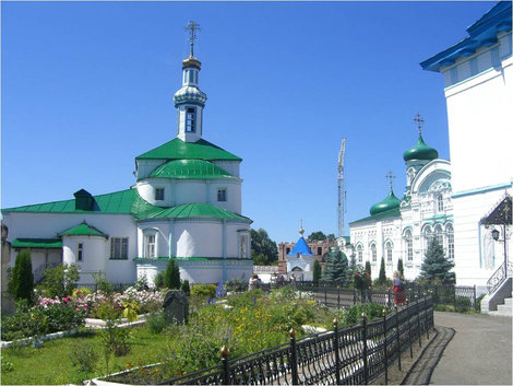 Вид на три церкви сразу Татарстан, Россия