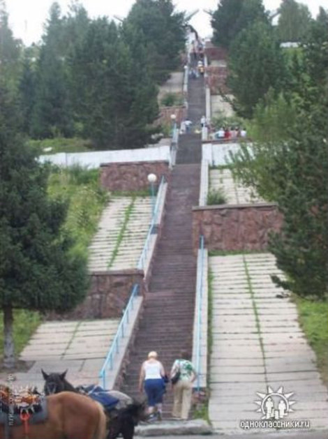 Каток Медео, подъем на плотину Алматы, Казахстан
