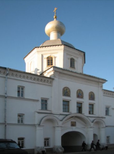 Валаам. Надвратная церковь Петра и Павла.
Вид со стороны монастырского двора. Валаам, Россия