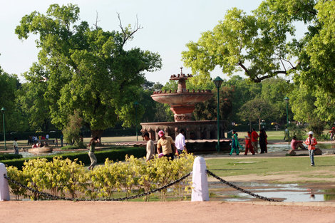 фонтан в парке Дели Дели, Индия
