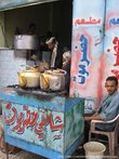В медных чайниках йеменцы заваривают чай