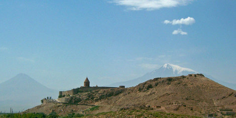 Хор-Вирап на фоне горы Арарат Хор Вирап Монастырь, Армения