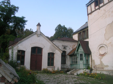 Хозяйственные постройки Шаровка, Украина