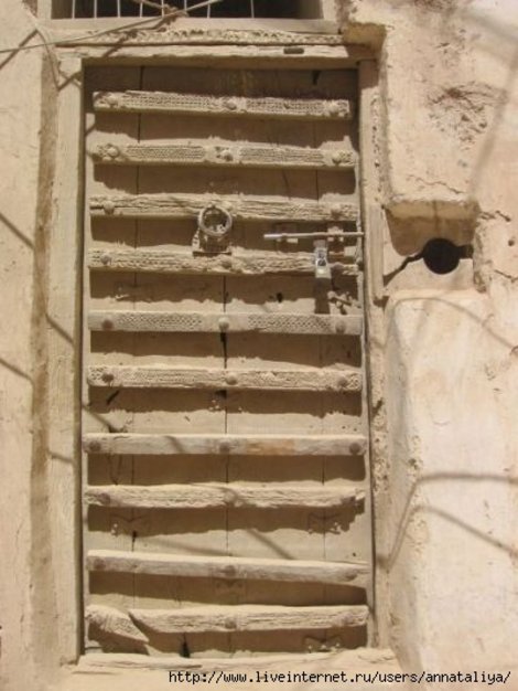 Дверь в Шибаме в глиняном доме Йемен
