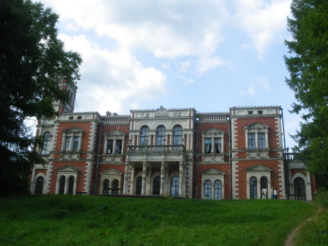 Главный дом (дворец) усадьбы 