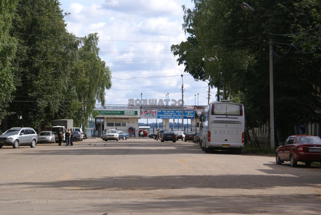 Дорога к речному порту Осташков и Озеро Селигер, Россия