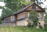 Старый полудеревянный дом