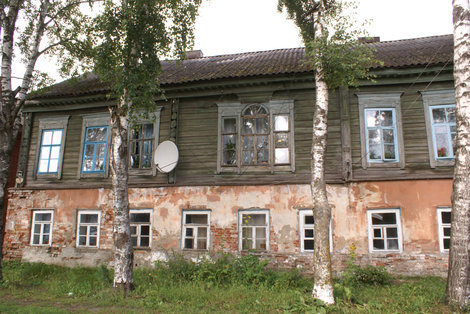 Двухэтажный дом Осташков и Озеро Селигер, Россия