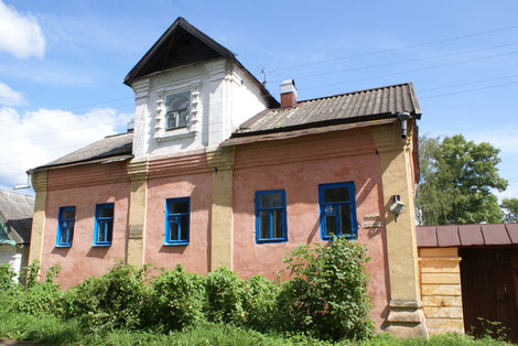 Розовый дом Осташков и Озеро Селигер, Россия