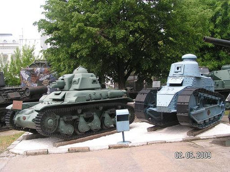 Ископаемые танки Бухарест, Румыния