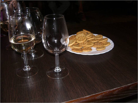 Набор дегустатора: бокалы с шампанским и крекеры Абрау-Дюрсо, Россия