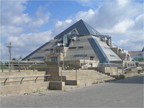 Пирамида возле Казанского Кремля Казань, Россия