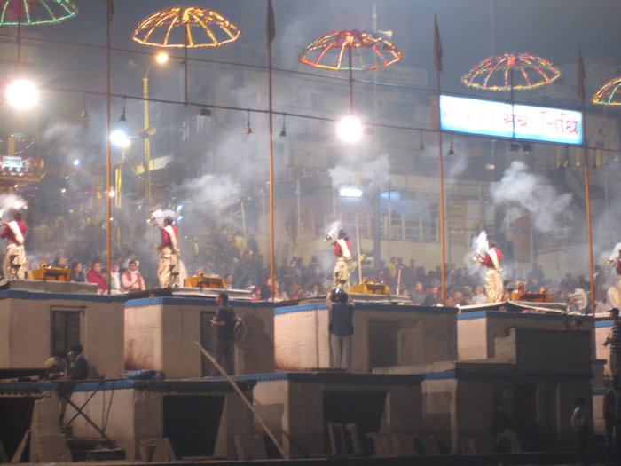 Ритуал вечернего прощания с Гангой Варанаси, Индия