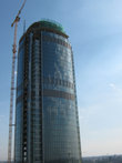 Самое высокое здание в городе. Строится Екатеринбург быстро и ввысь. На дорогах — сплошные пробки...