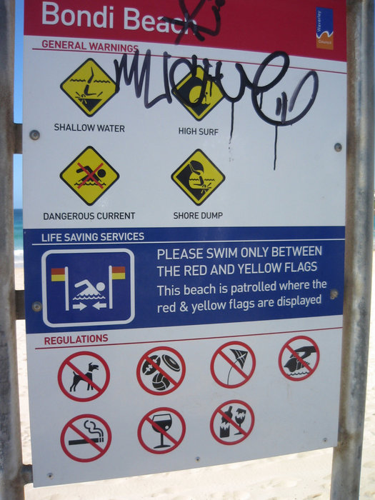 ..И то, что на пляже — запрещено.. 
Запрещено довольно много.. Сидней, Австралия