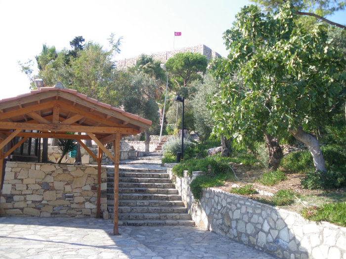 Крепость острова Гюверджин Кушадасы, Турция