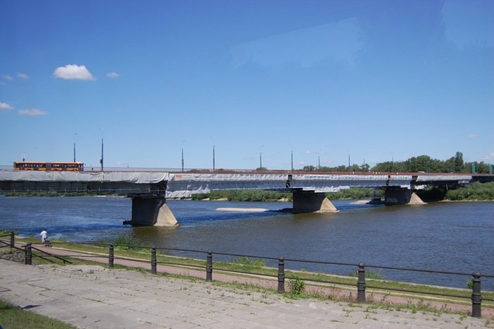 Типичная польская болезнь — перманентный ремонт дорог — добралась и до мостов. Варшава, Польша
