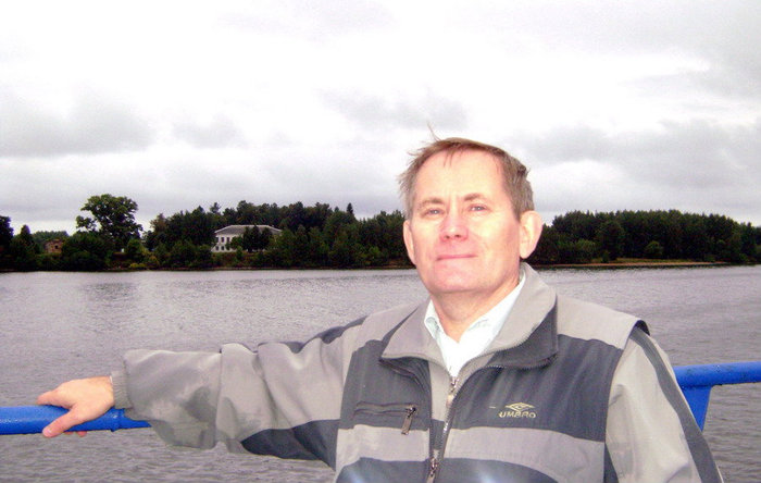 Слева по борту Юршинский остров — жемчужина Рыбинского моря. Рыбинск, Россия