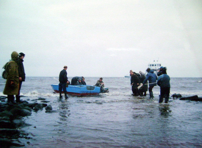 Октябрь 1999 года. Год был маловодным, и мологжанам удалось навестить Мологу. Рыбинск, Россия