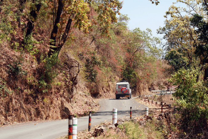 джипы для туристов, чтобы ездить по горным дорогам Индия
