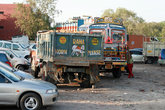 автомобильная стоянка в Дели