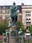 Памятник Кристиану V, первая конная статуя в Скандинавии