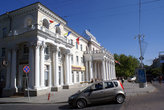 Задний вход в гостиницу Севастополь