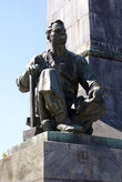 Фигура рабочего у ног В.И. Ленина