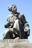 Фигура солдата у ног В.И. Ленина