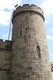 Чисто английская башня — на углу Воронцовского дворца в Алупке