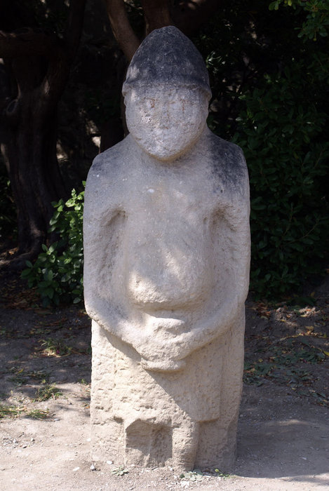 Идол в Воронцовском парке Республика Крым, Россия