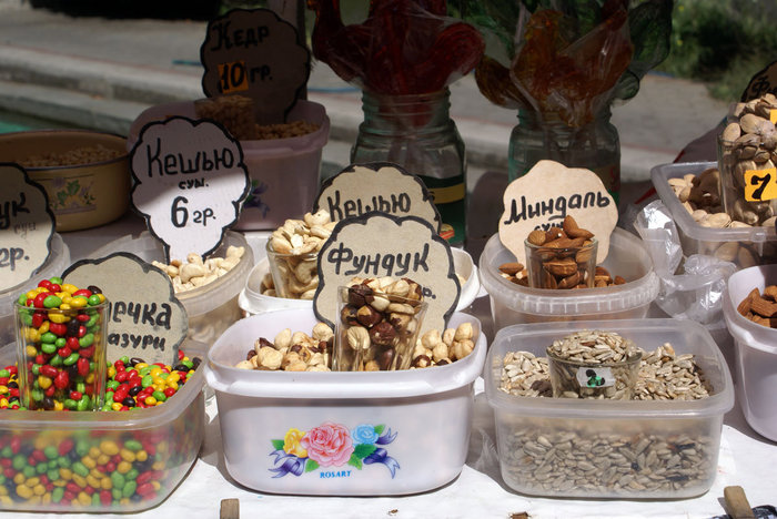 Орешки на рынке, Алушта Республика Крым, Россия