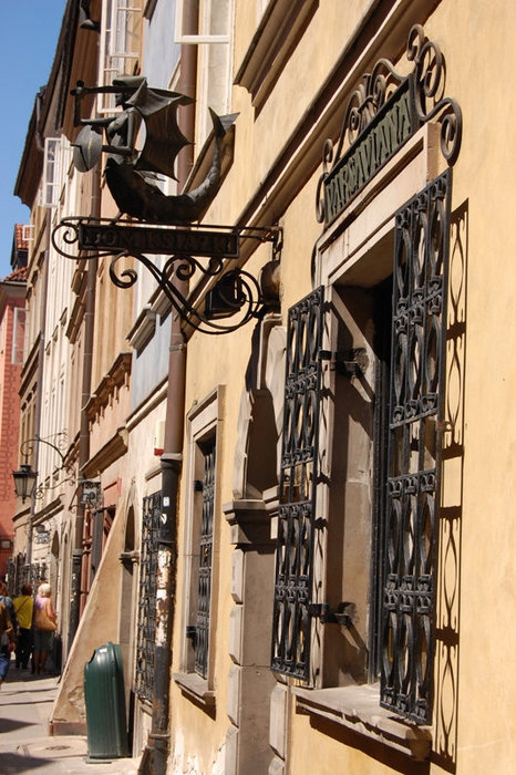 Фонари и витрины старого города Варшава, Польша