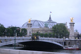 Мост Александра III. Ни однин из парижских мостов не может похвастать такой пышностью форм и декора.