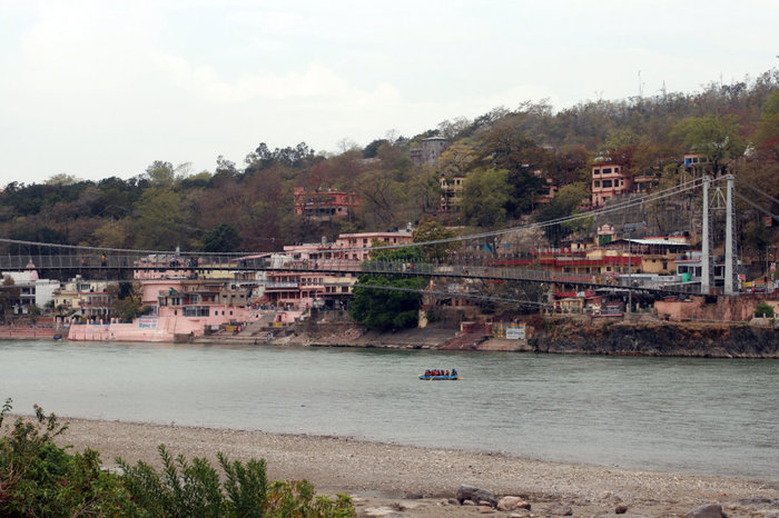Ганга и мост Рам Джула Ришикеш, Индия